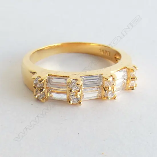 14CT GOLD PLATED RING WITH PASTE STONES