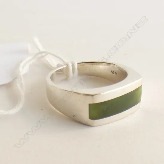 SILVER AND POUNAMU RING SIZE U