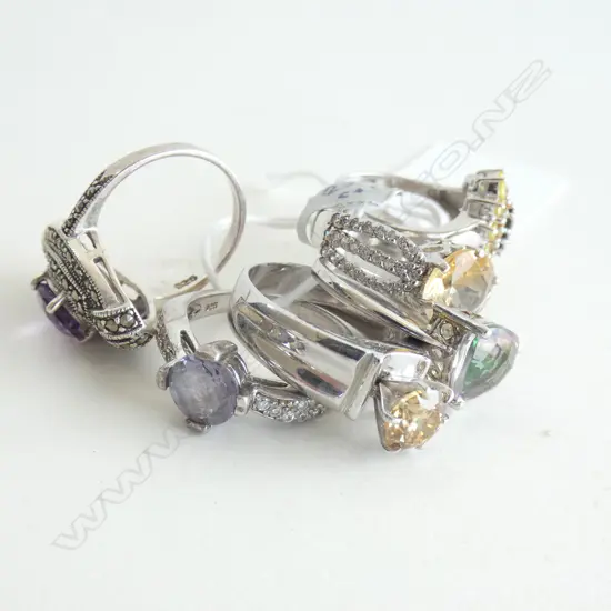 6 STG RINGS w. COLOURED STONES 32 GRAMS