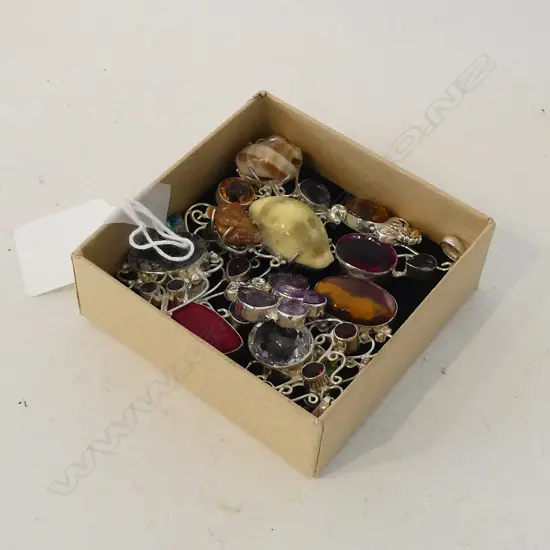  SILVER & STONE PENDANTS