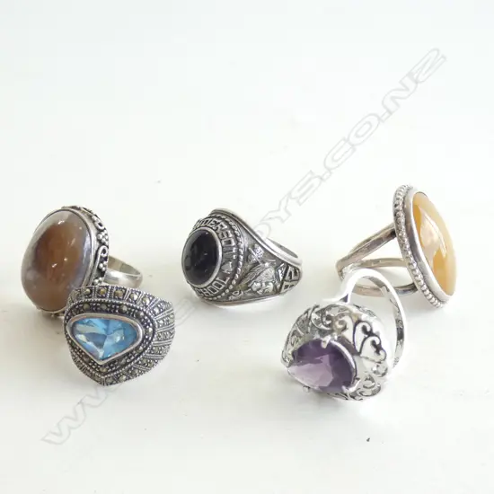 4 STG RINGS + 1 OTHER 47 GRAMS