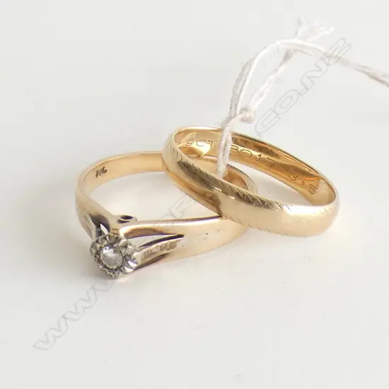 2 9CT RINGS ONE WITH DIAMOND 3.89gms