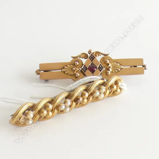 2 9CT BAR BROOCHES 7 GRAMS