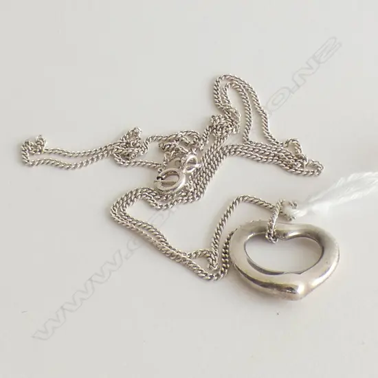 GENUINE TIFFANY & CO 925 SILVER HEART PENDANT WITH ITALIAN 925 CHAIN - IN ORIGINAL BOX 