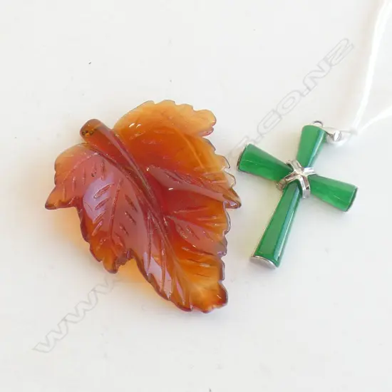 CARNELIAN LEAF PENDANT + 18CT WHITE GOLD PLATED JADE CROSS 