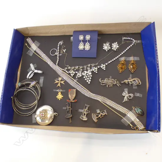TRAY OF ASST. COSTUME JEWELLERY; MOONSTONE NECKLACE ETC