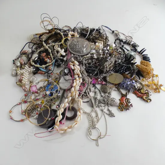 ASST. COSTUME JEWELLERY NECKLACES ETC