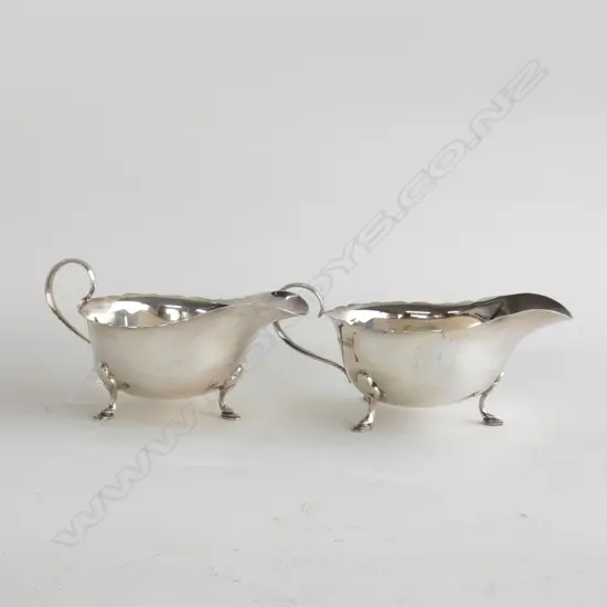 PAIR OF SILVER SAUCE BOATS SHEFFIELD 1941 & 1942 177gm