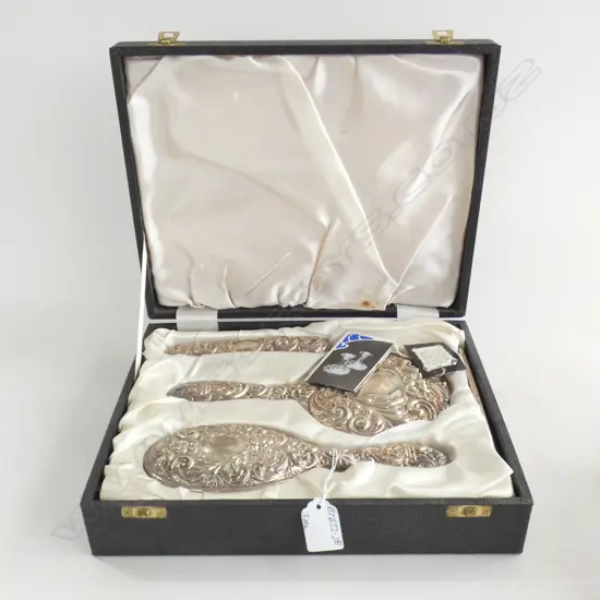 BIRMINGHAM 1982 EMBOSSED SILVER BACKED 4 PCE VANITY SET CASED ##RTV##