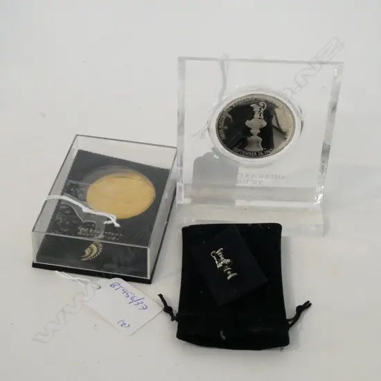 STG SILVER AMERICAS CUP MEDALLION IN FRAME H.95mm + PIN & GOLDEN TOKEN