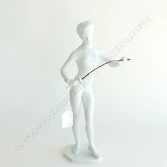 ALKA KUNST GERMAN WHITE PORCELAIN FENCING FIGURE w. SWORD H.300mm