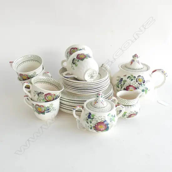 MASONS PAYNSLEY TEA SET; TEAPOT; 7 TRIOS, LIDDED SUGAR & MILK JUG + SPARE PLATE & SAUCER - SOME PCS HAVE DARK CRAZIN