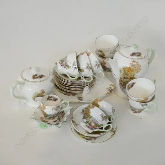 40 PC SHELLEY 'HEATHER' PART TEA & COFFEE SET INCL COFFEE & TEAPOTS, TRIOS, JUGS ETC..