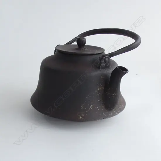 ANTIQUE JAPANESE IRON LGE KETTLE