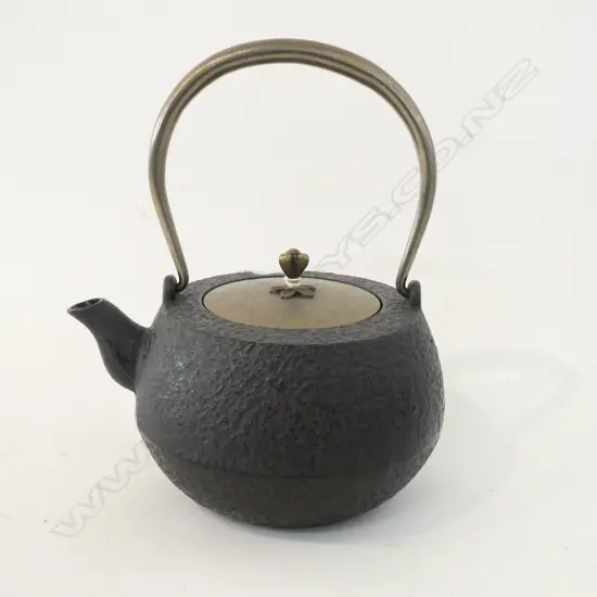 JAPANESE IRON TEAPOT BRONZE LID