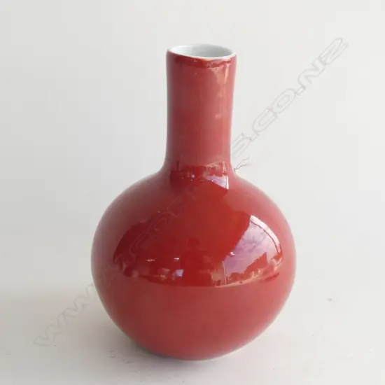 CHINESE 'LIPSTICK RED' VASE H.155mm