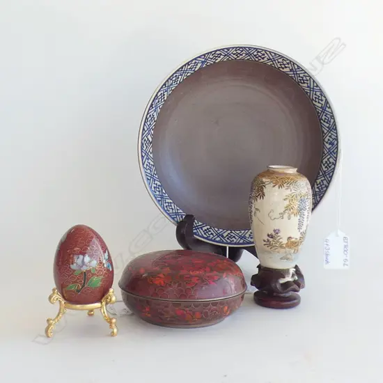 JAPANESE POTTERY DISH & STAND (DIA 180MM), SM SATSUMA VASE & STAND, CLOISONNE LIDDED BOX (DIA 100MM) + EGG W STAND