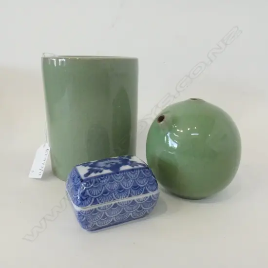 CHINESE CELADON BRUSH POT + WATER DROP & B/W SEAL BOX 