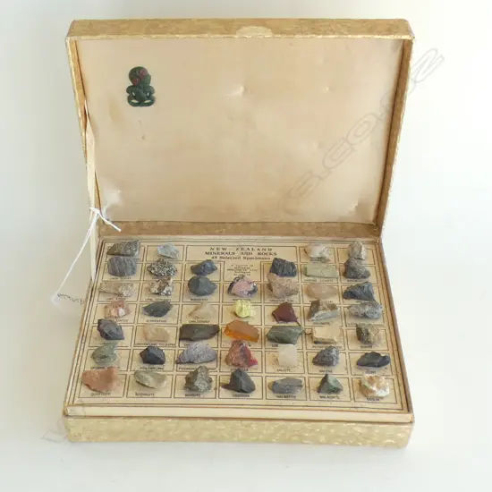 COLLECTION NZ MINERALS & ROCKS, BOXED