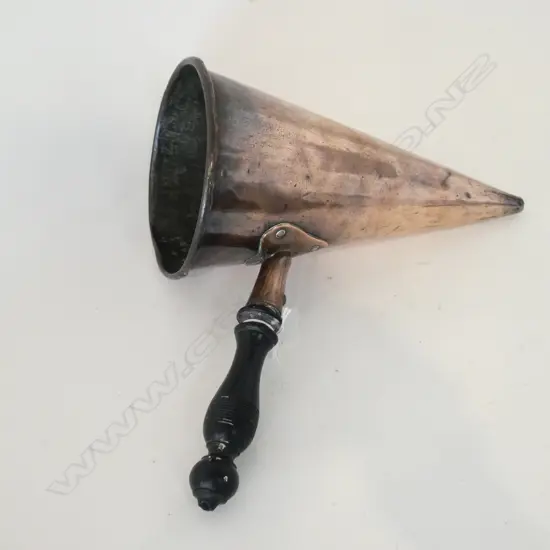 VICTORIAN COPPER MEASURING SCOOP