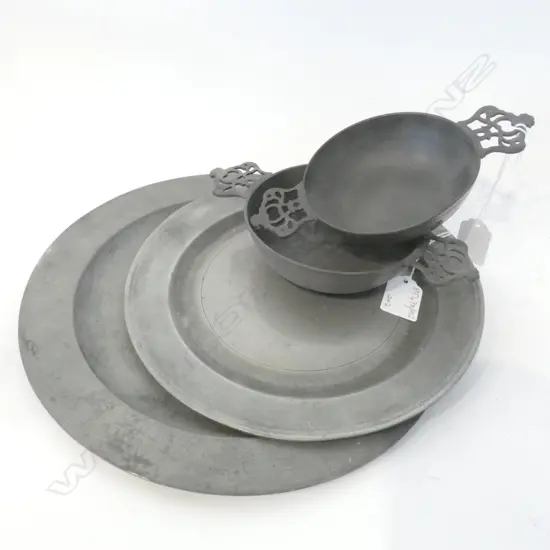 2 ANTIQUE PEWTER PORRIDGERS + 2 PEWTER CHARGES 275mm dia ALL WITH TOUCH MARKS