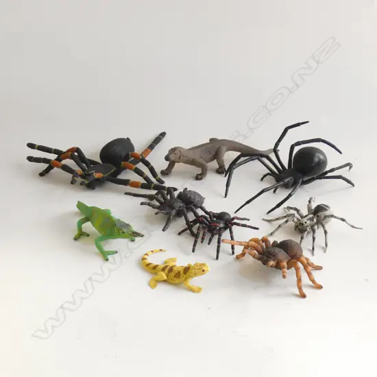 BOX SOFT PLASTIC SPIDERS DINOSAURS ETC