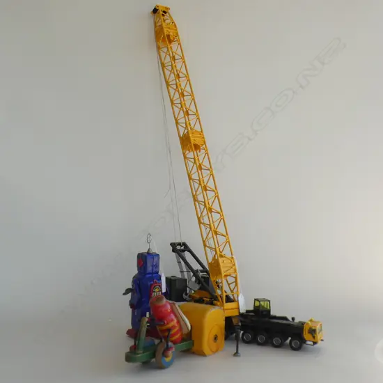GERMAN LIEBHERR TOY CRANE L 330MM + WIND UP ROBOT (H 200MM) + OLD WOODEN PULL ALONG BEE (A/F)