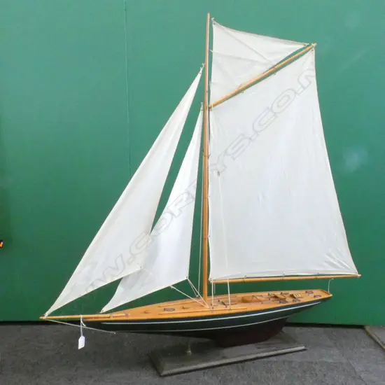 WOODEN MODEL YACHT H 1130 MM