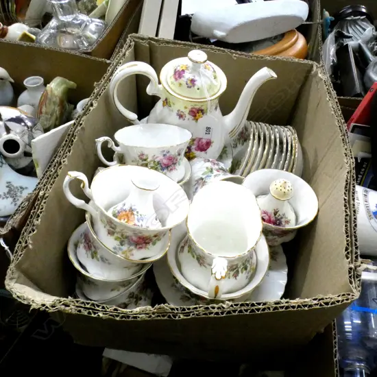 39 PCE ROYAL ALBERT 'MOSS ROSE' TEA SET (TEA POT IS FOLEY)