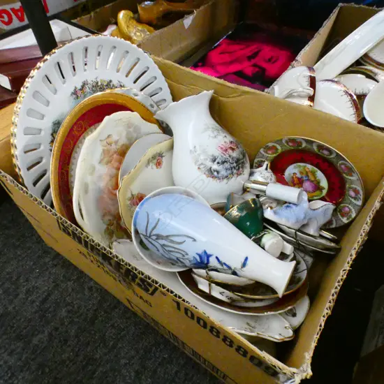 BOX LOT ASST. CHINA INCL. ROYAL COPENHAGEN VASE H.185mm