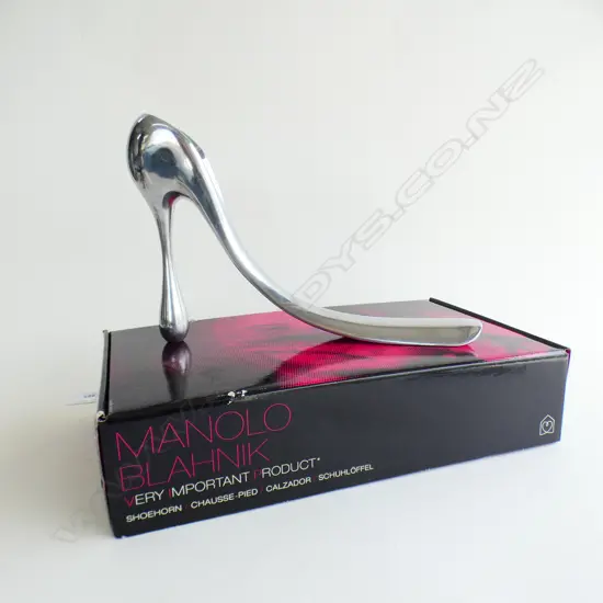 MANOLO BLAHNIK SHOEHORN, BOXED 