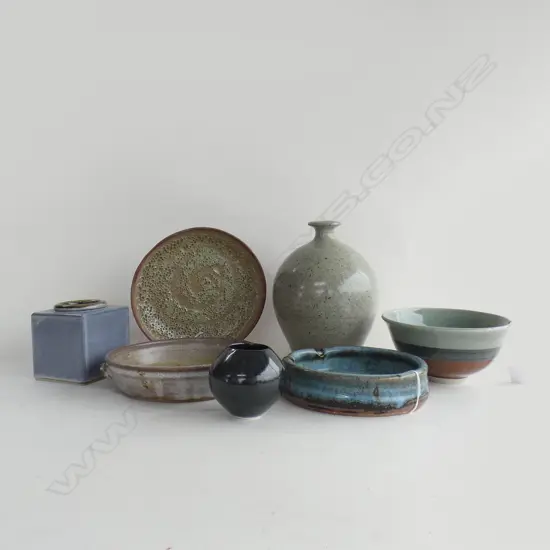 SEVEN VARIOUS PIECES OF POTTERY