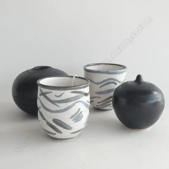 4 PCES ANNEKE BORREN STUDIO POTTERY; 2 CUPS + 2 VASES H.85mm