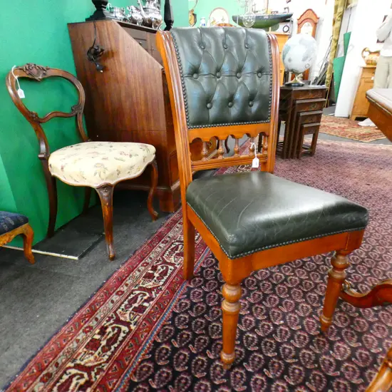 DEEP BUTTONED LEATHER OFFICE CHAIR, ON TURNED LEGS