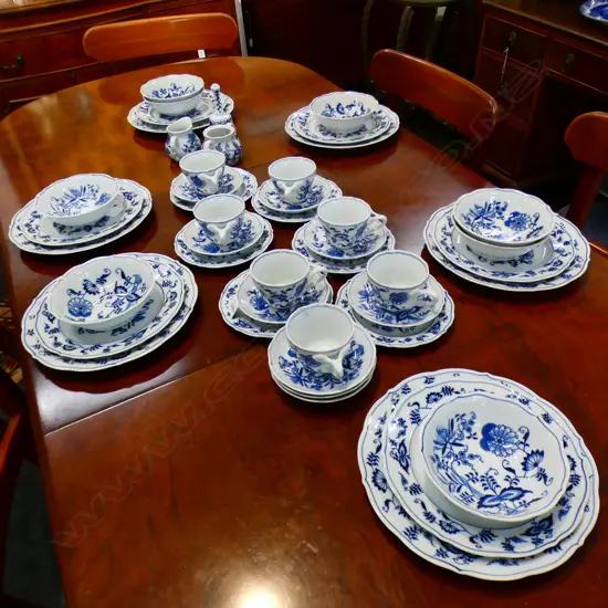 18 plates; 8 bowls; 9 sauces; 7 cups