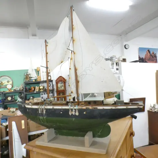 SAIL BOAT ON STAND L.800mm H.800mm