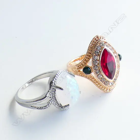 TWO FAUX GEMSTONE RINGS - SILVER TONED AND GOLD TONED