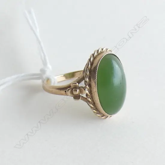 (20416) 9CT & POUNAMU VINTAGE RING OVAL CABOCHON PANEL ROPE TWIST