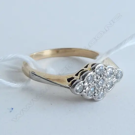 18CT GOLD & 9 STONE DIAMOND VINTAGE RING 2.79gms