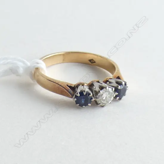(17837) 18CT GOLD SAPPHIRE & DIAMOND RING