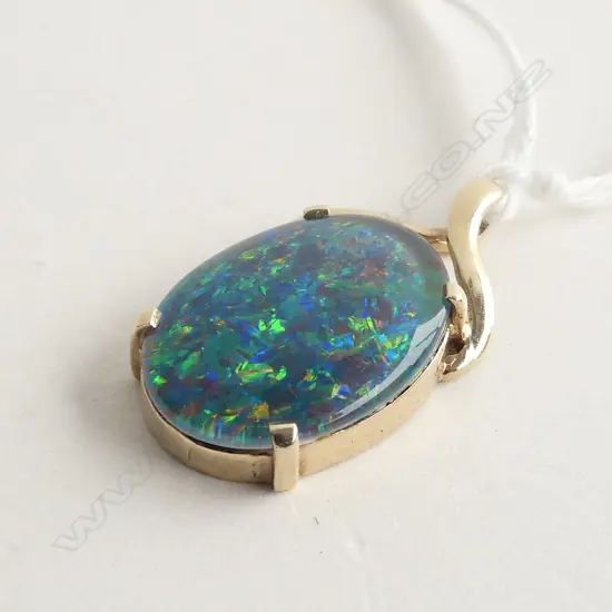 9CT GOLD OPAL DOUBLET PENDANT 