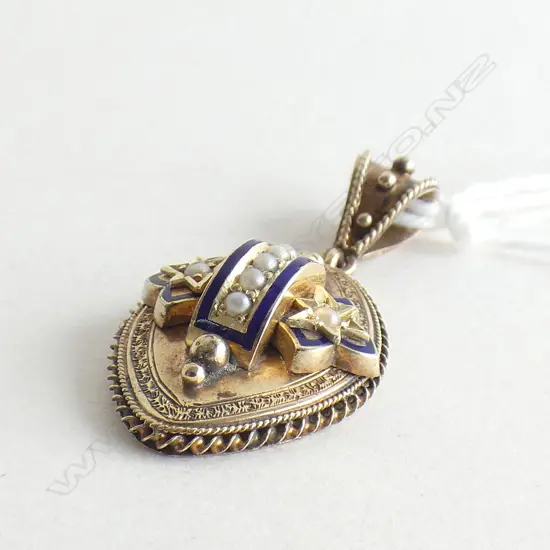 (20233) ANTIQUE GOLD ENAMEL & SEED PEARL PENDANT OVAL