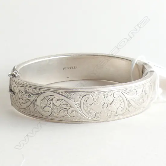 SILVER HALF HINGED BANGLE SCROLL ENGRAVED TOP