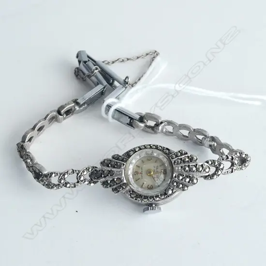 VINTAGE MARCASITE LADIES SILVER WRISTWATCH. MECHANICAL RUNNING.