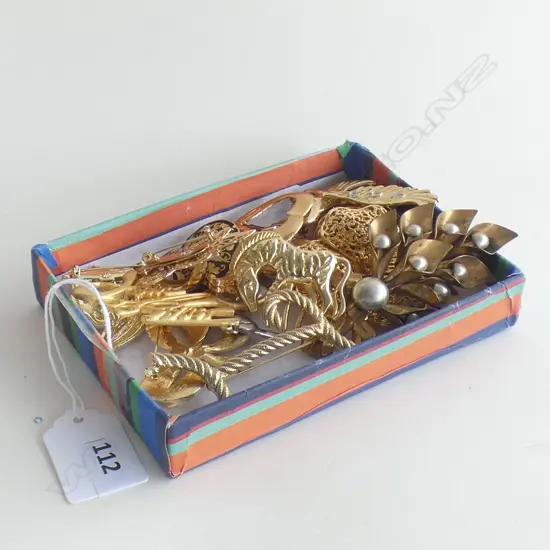 14 ASST. GOLD TONE BROOCHES