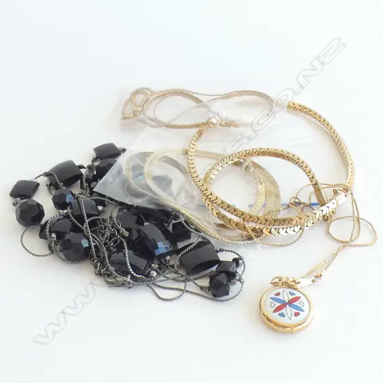 4 ASST GOLD TONE NECKLACES, PENDANTS & BLACK STONE 3 STRAND NECKLACE