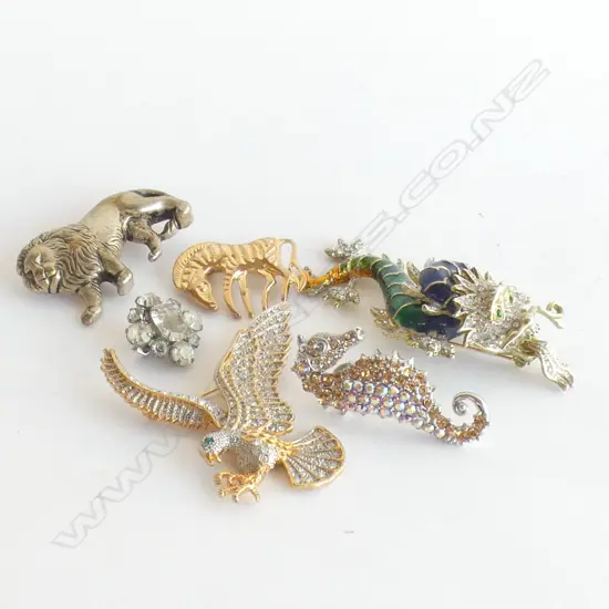 BAG COSTUME JEWELLERY BROOCHES; EAGLE, DRAGON, LION, SEAHORSE ETC.