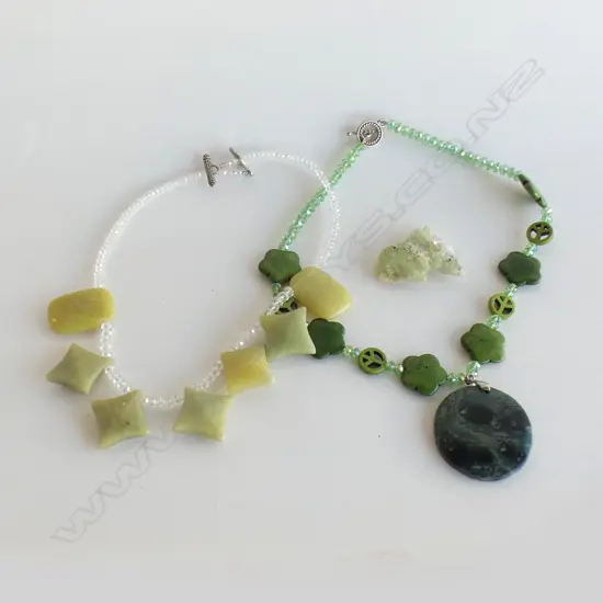 PR GLASS & GREEN STONE NECKLACES+ PC GREEN UNPOLISHED STONE