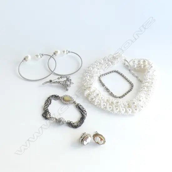 BAG ASST JEWELLERY INCL FAUX PEARL CHOKER,  BRACELETS, STG CAMEO EARRINGS, BROOCH ETC.. 