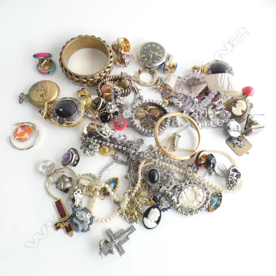 BOX ASST. COSTUME JEWELLERY